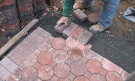 укладка отмостки из тротуарной плитки укладка отмостки из тротуарной плитки